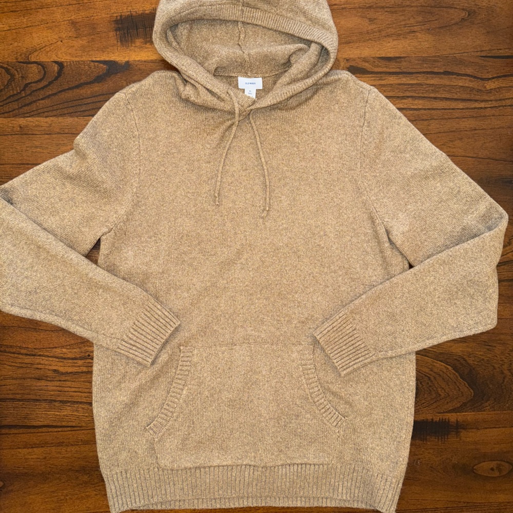 Old navy men’s hooded sweater
Size XL tall